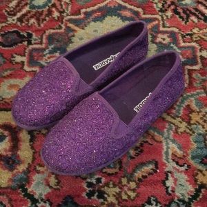 Disney Liv & Maddie girls slip on dressy shoes.